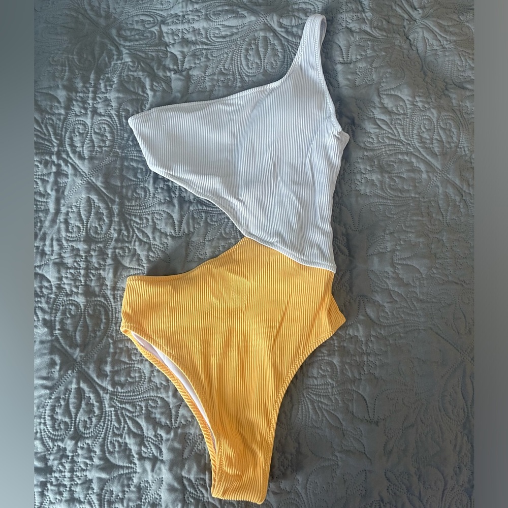 Cupshe Yellow/White One Piece Swim Suit